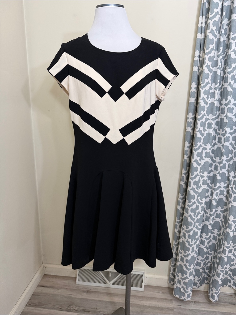 NWT Diane Von Furstenburg Two Tone Cap Sleeve SZ 14